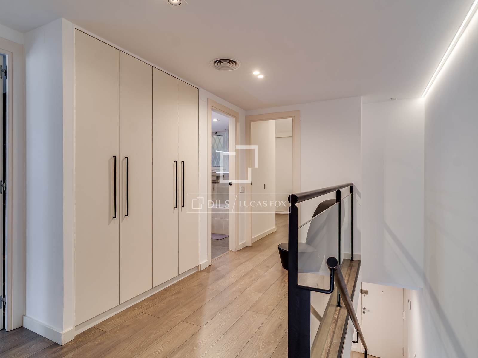 Apartamento en Barcelona, España 3 dormitorios, 135 m2 No. 164881