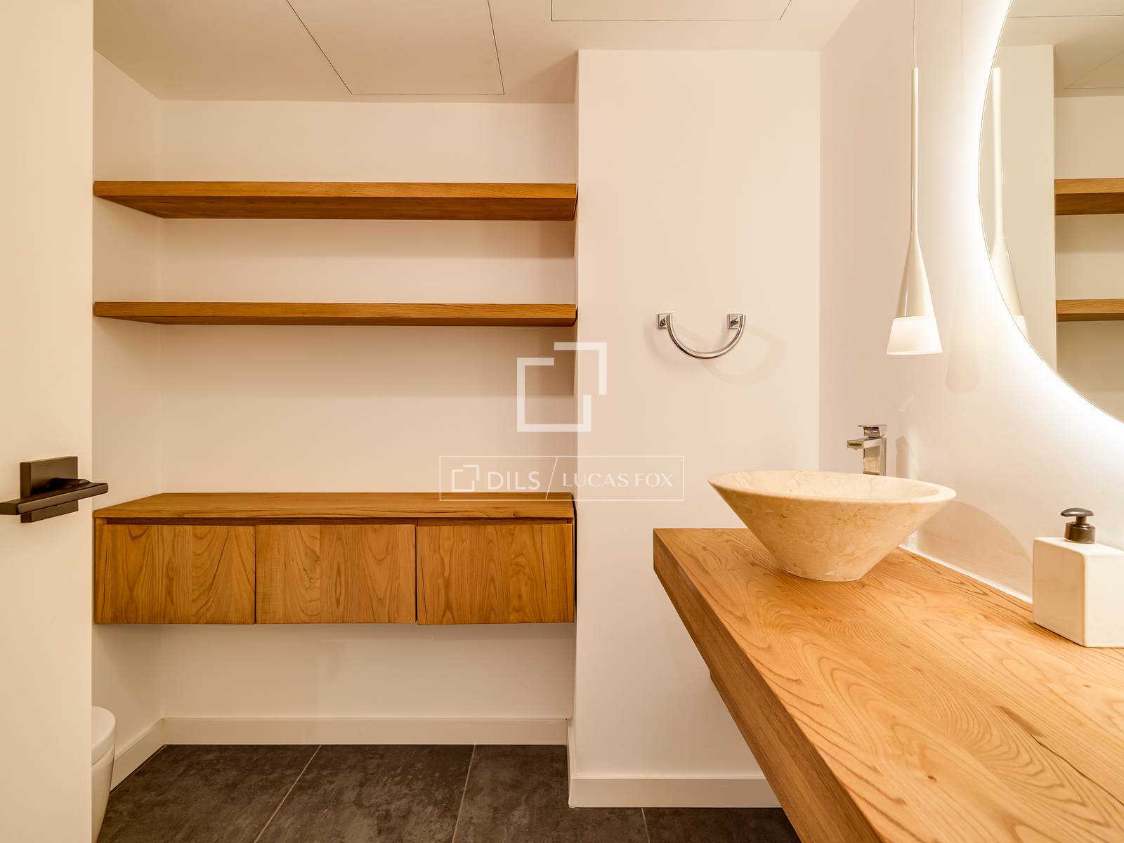 Apartamento en Barcelona, España 3 dormitorios, 135 m2 No. 164881