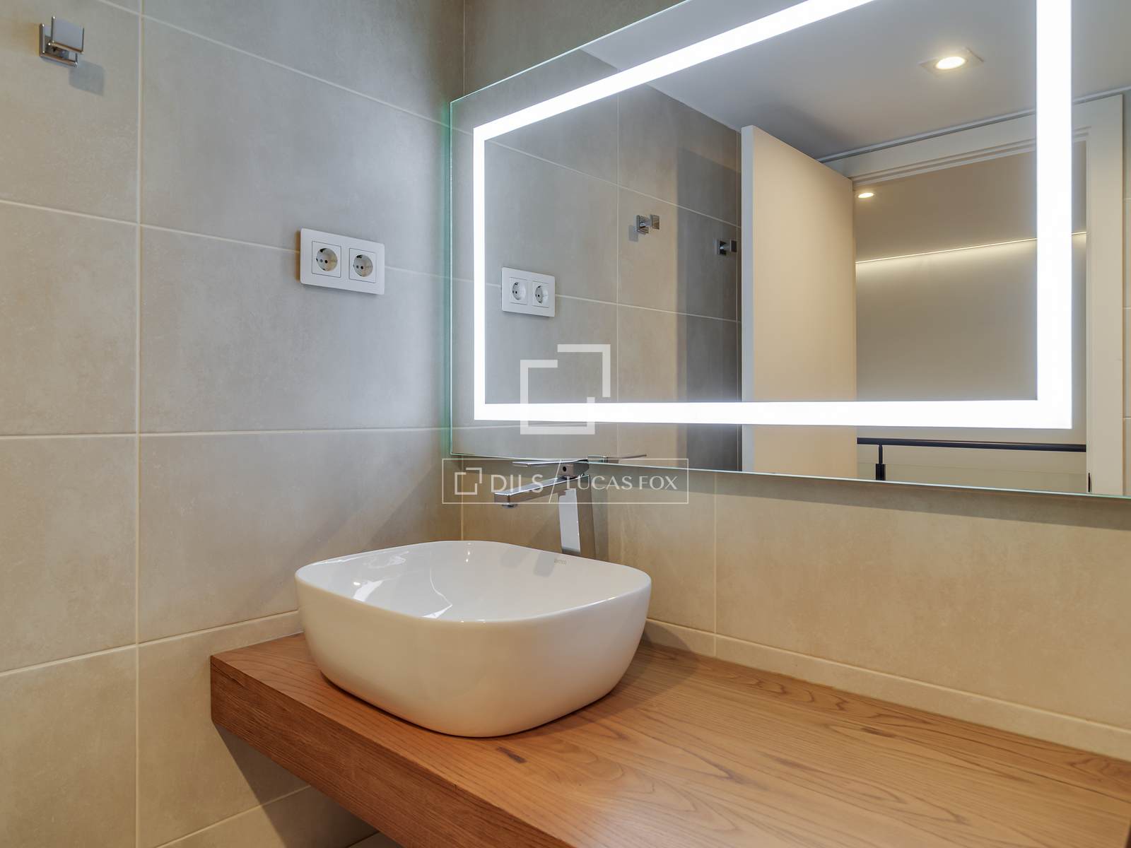 Apartamento en Barcelona, España 3 dormitorios, 135 m2 No. 164881