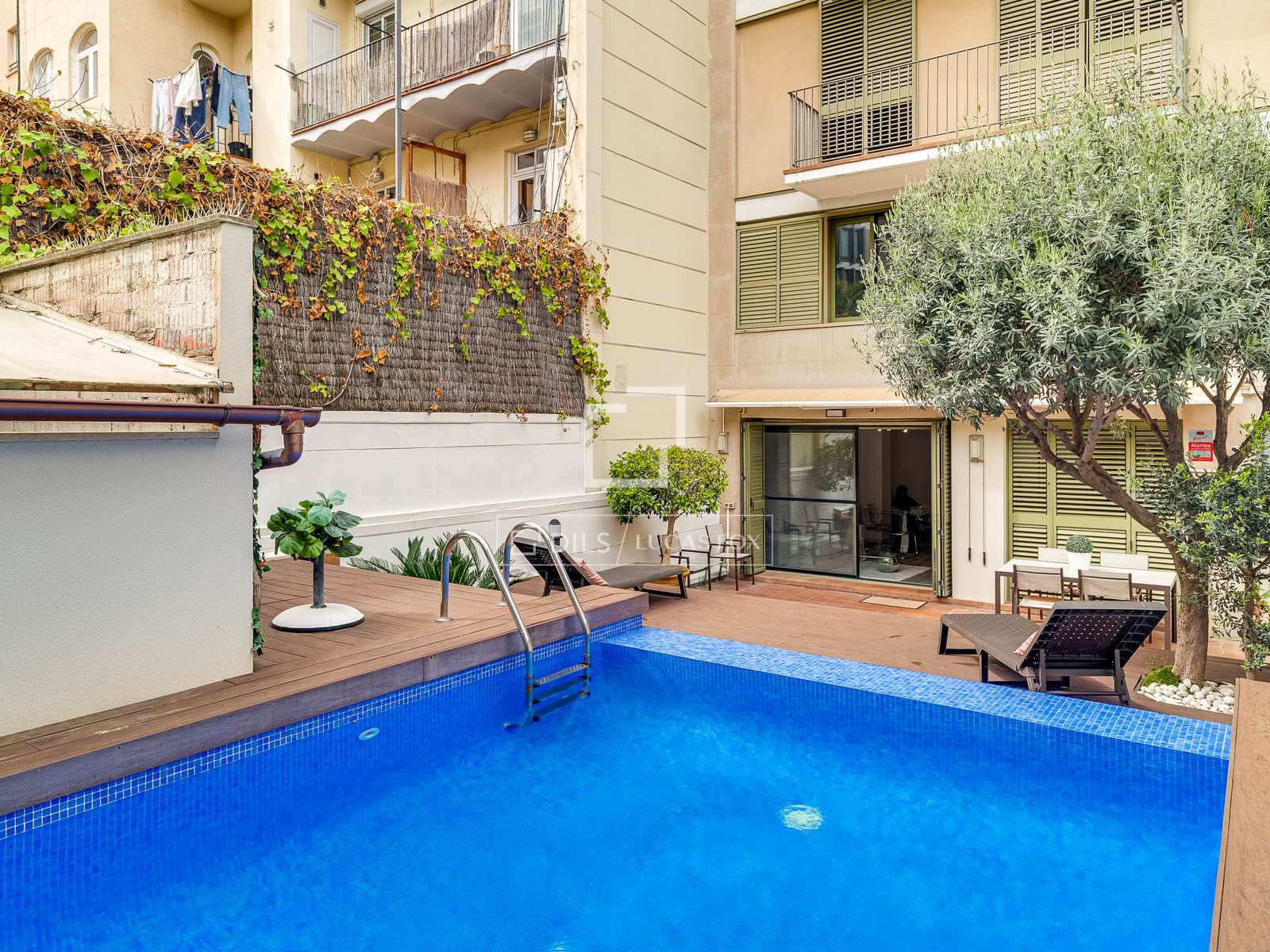 Apartamento en Barcelona, España 3 dormitorios, 135 m2 No. 164881