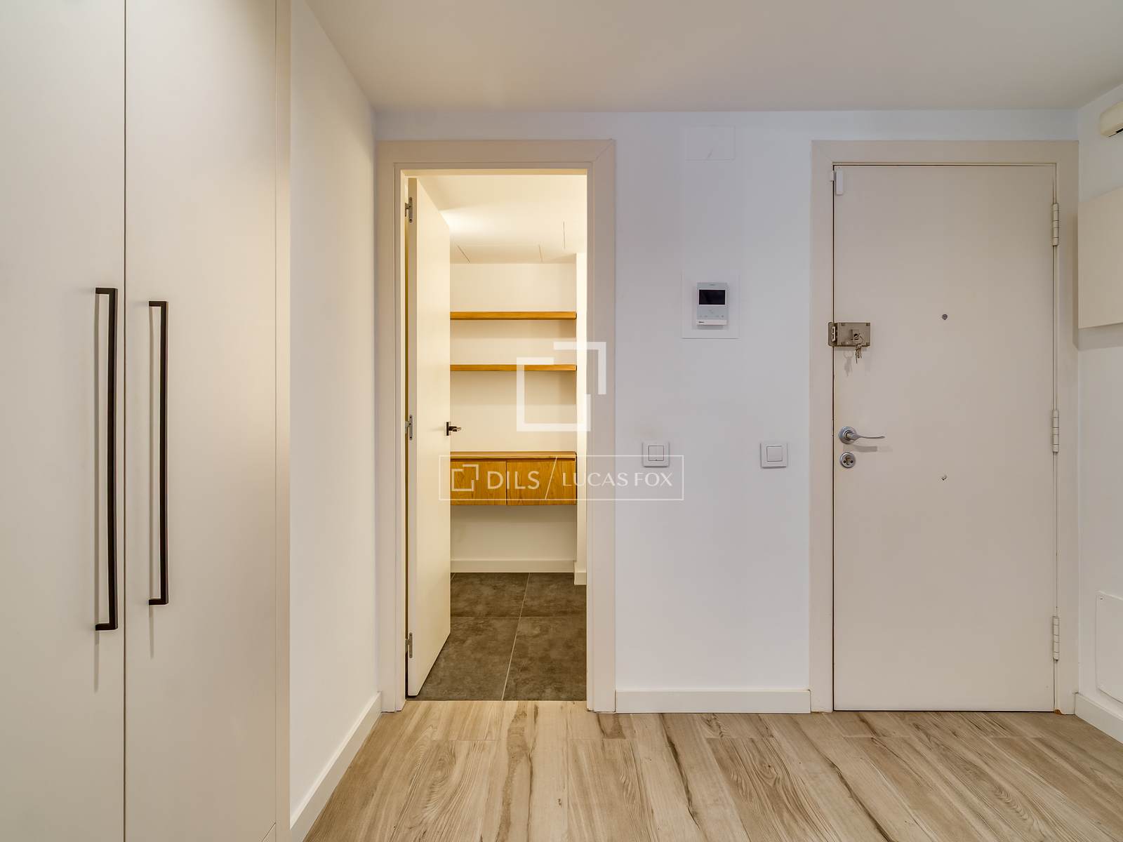 Apartamento en Barcelona, España 3 dormitorios, 135 m2 No. 164881