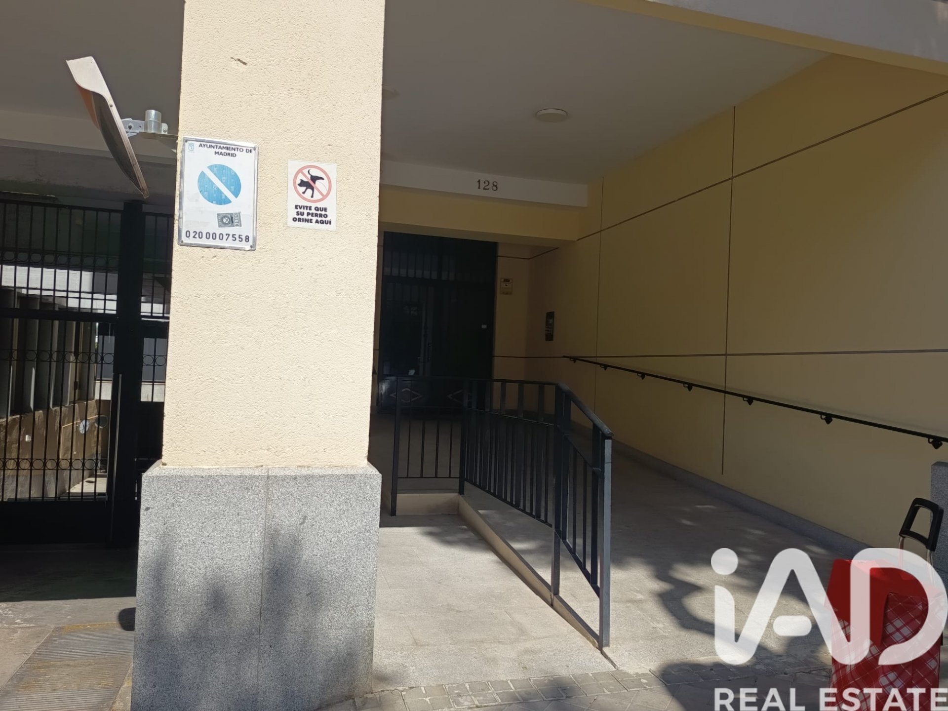 Autotallit Madrid, Espanja 14.5 m2 No. 184707