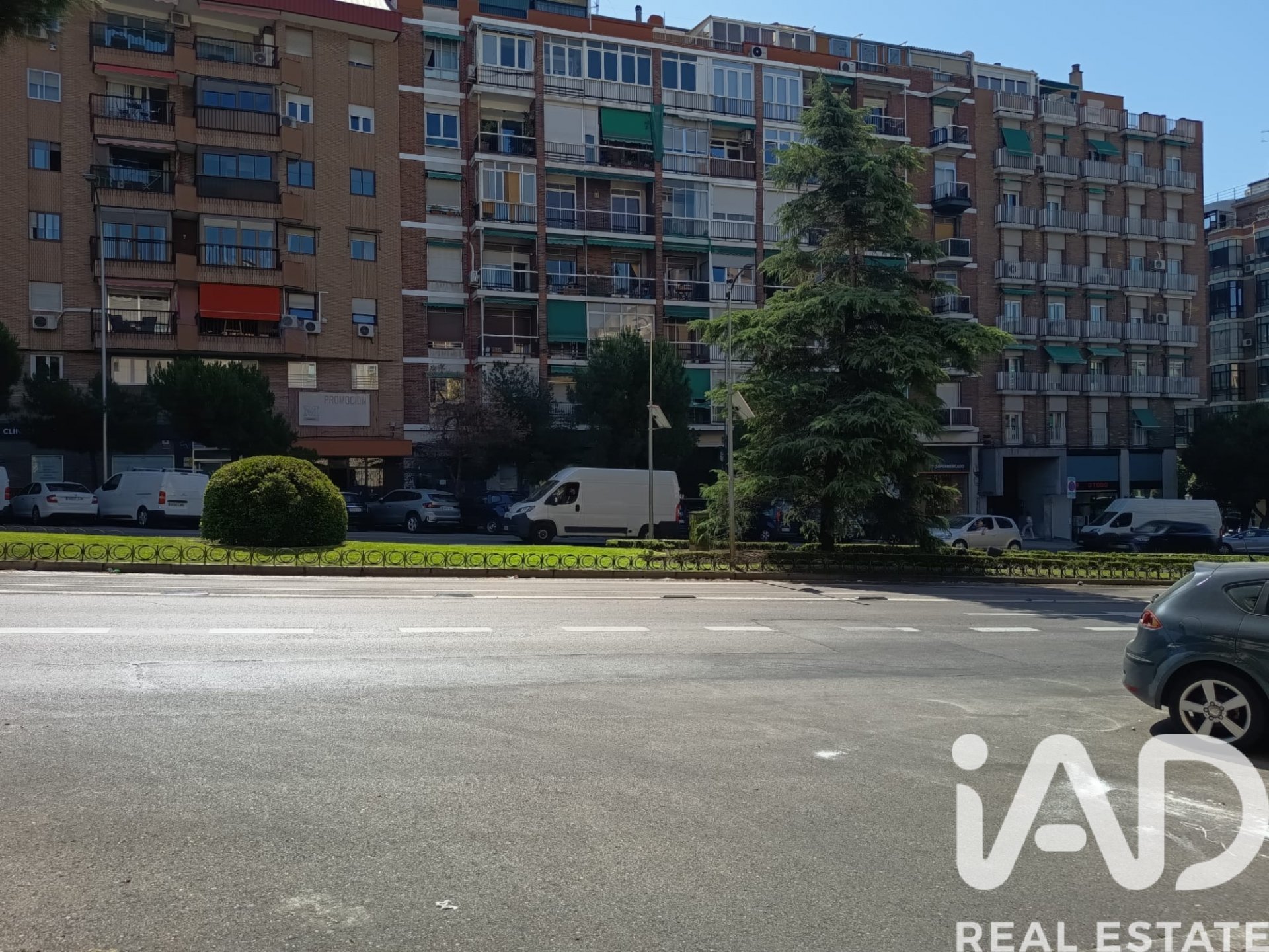 Autotallit Madrid, Espanja 14.5 m2 No. 184707