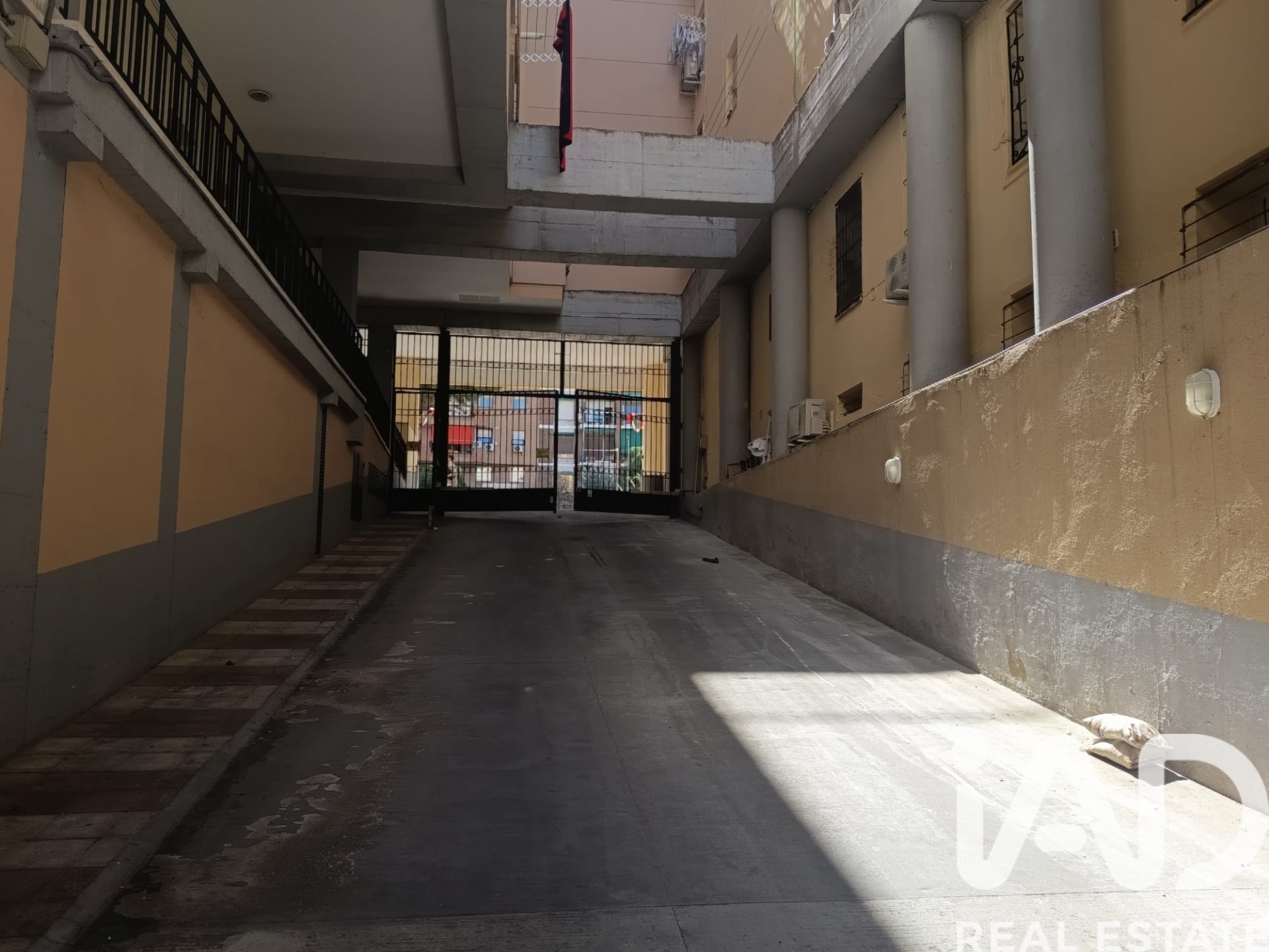 Autotallit Madrid, Espanja 14.5 m2 No. 184707