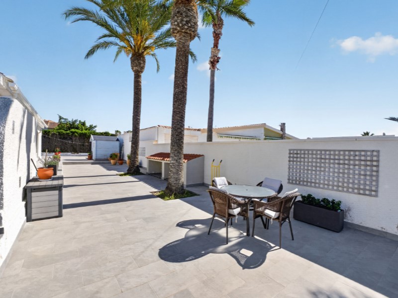 Villa à Torrevieja, Alicante, Espagne 3 chambres,  No. 189360