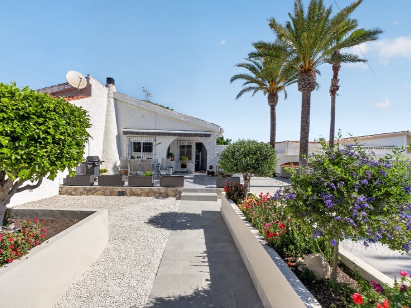 Villa à Torrevieja, Alicante, Espagne 3 chambres,  No. 189360