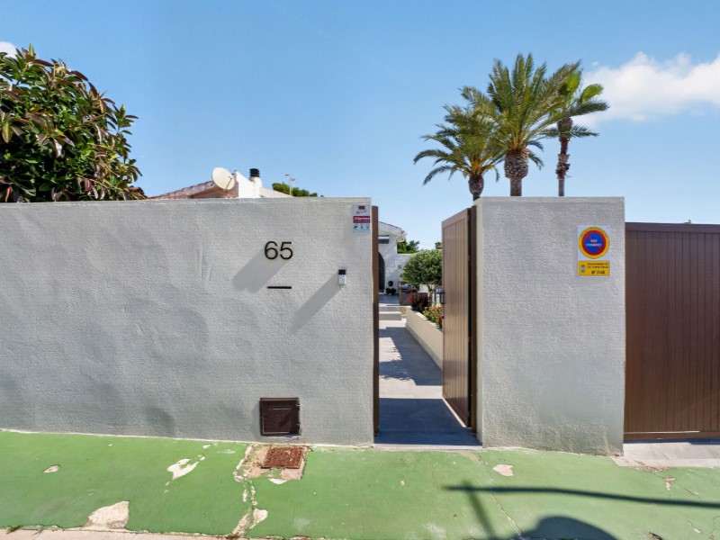Villa à Torrevieja, Alicante, Espagne 3 chambres,  No. 189360
