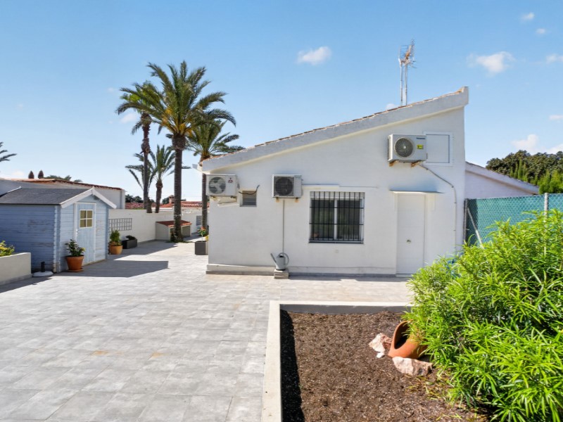 Villa à Torrevieja, Alicante, Espagne 3 chambres,  No. 189360