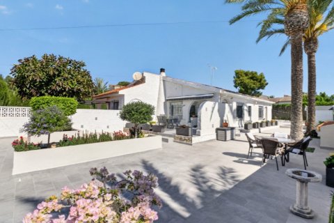 Villa in Torrevieja, Alicante, Spain 3 bedrooms,  No. 189360