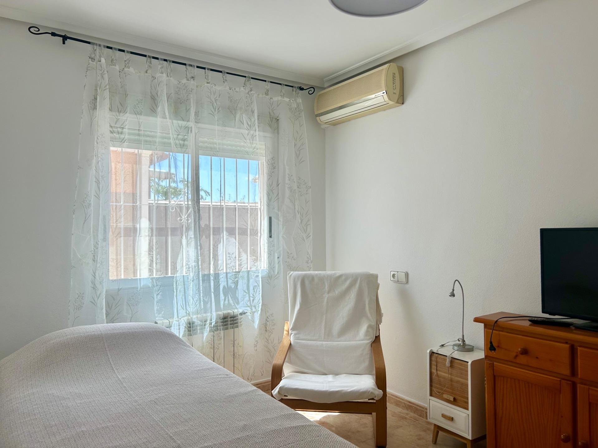 Villa à Torrevieja, Alicante, Espagne 3 chambres, 115 m2 No. 189358