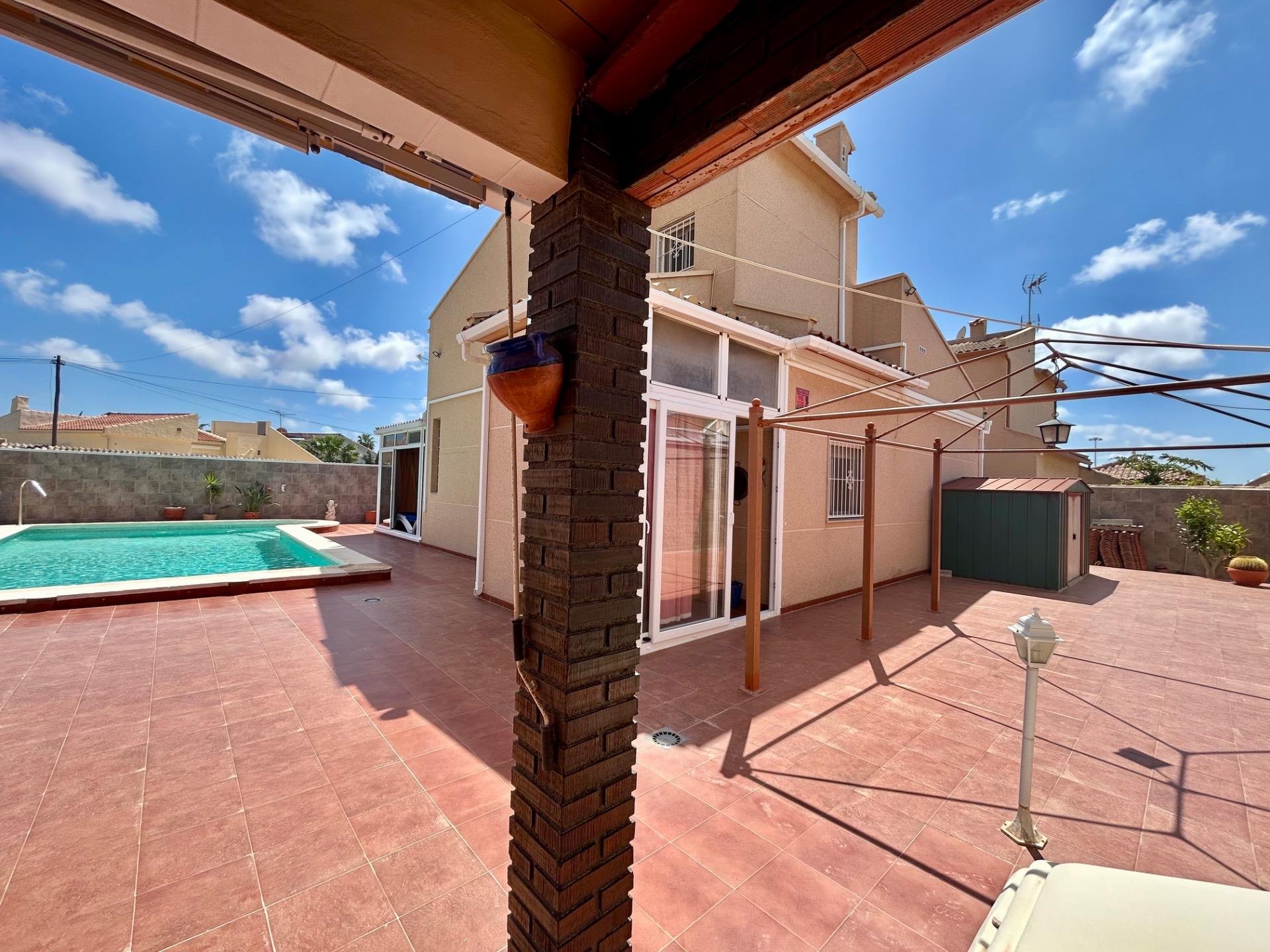 Villa à Torrevieja, Alicante, Espagne 3 chambres, 115 m2 No. 189358