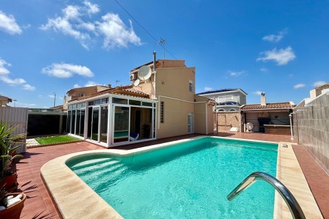 Villa en Torrevieja, Alicante, España 3 dormitorios, 115 m2 No. 189358