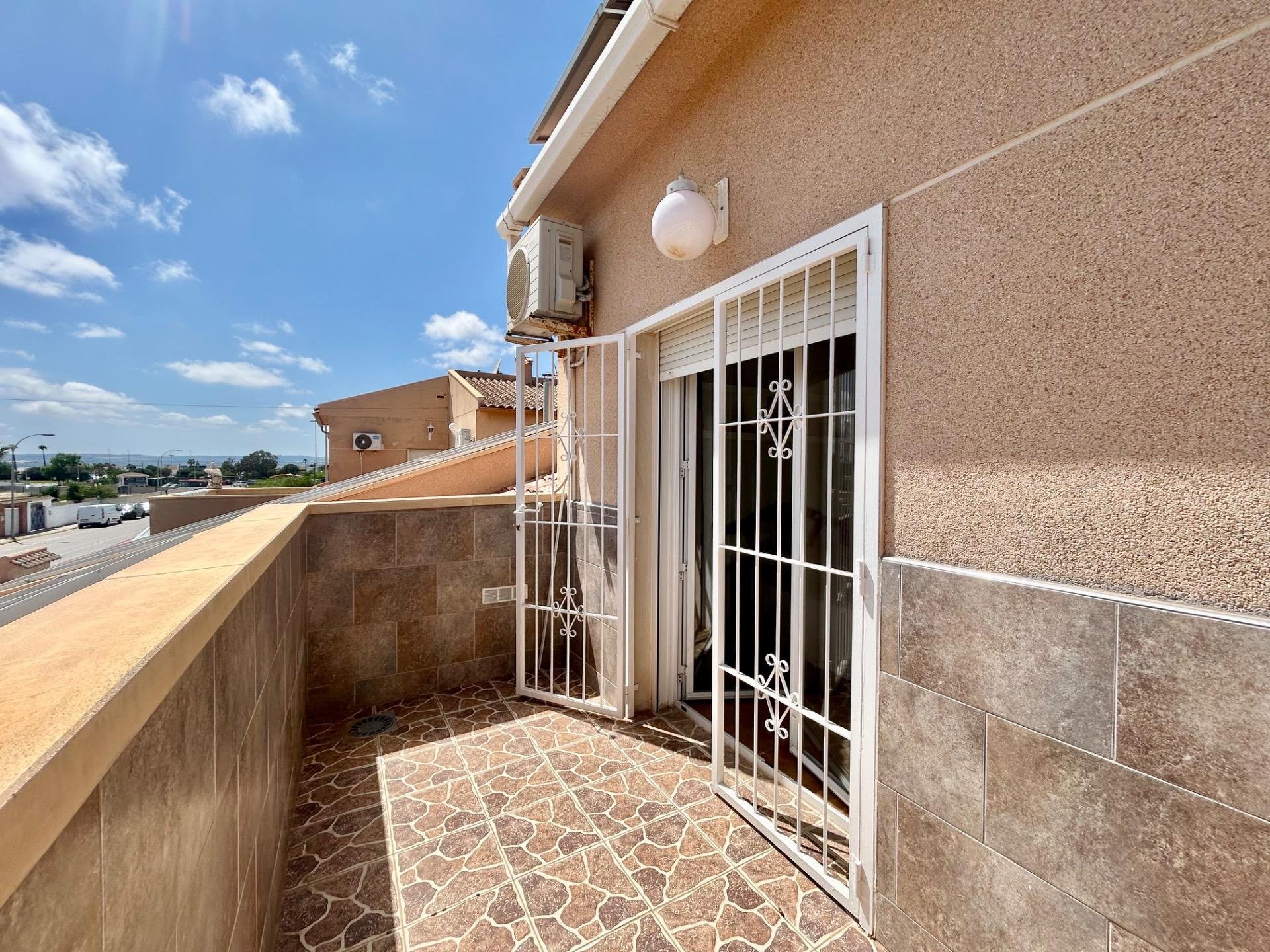 Villa à Torrevieja, Alicante, Espagne 3 chambres, 115 m2 No. 189358