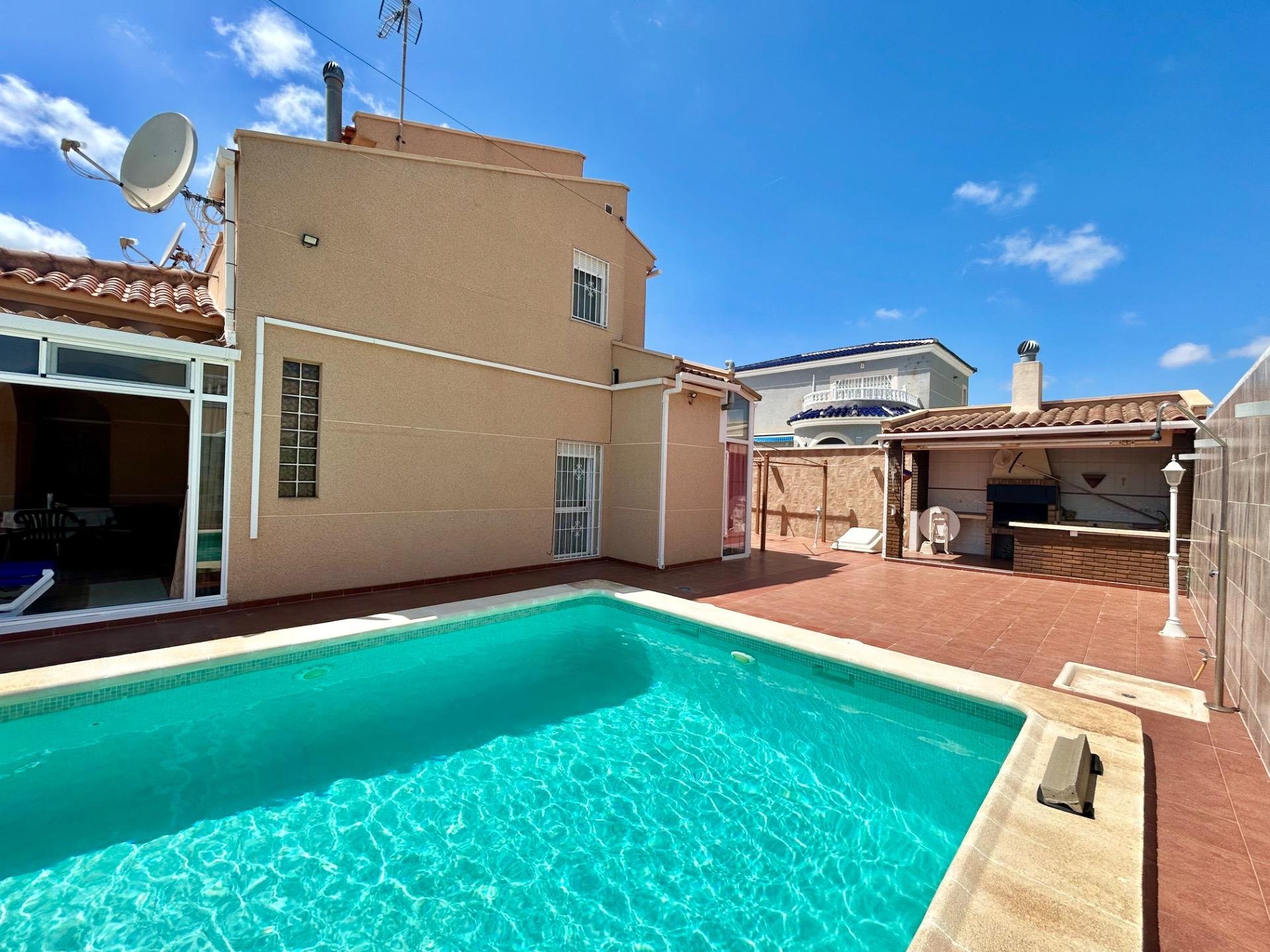 Villa à Torrevieja, Alicante, Espagne 3 chambres, 115 m2 No. 189358