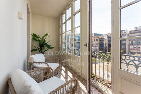 Apartament w Barcelona, Hiszpania 4 sypialnie, 203 mkw. nr 179141