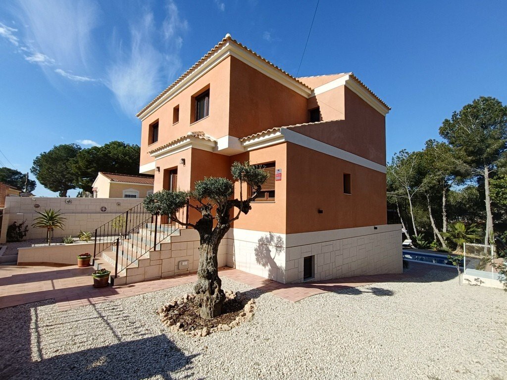 Villa en Pinar De Campoverde, Alicante, España 5 dormitorios, 256 m2 No. 193756