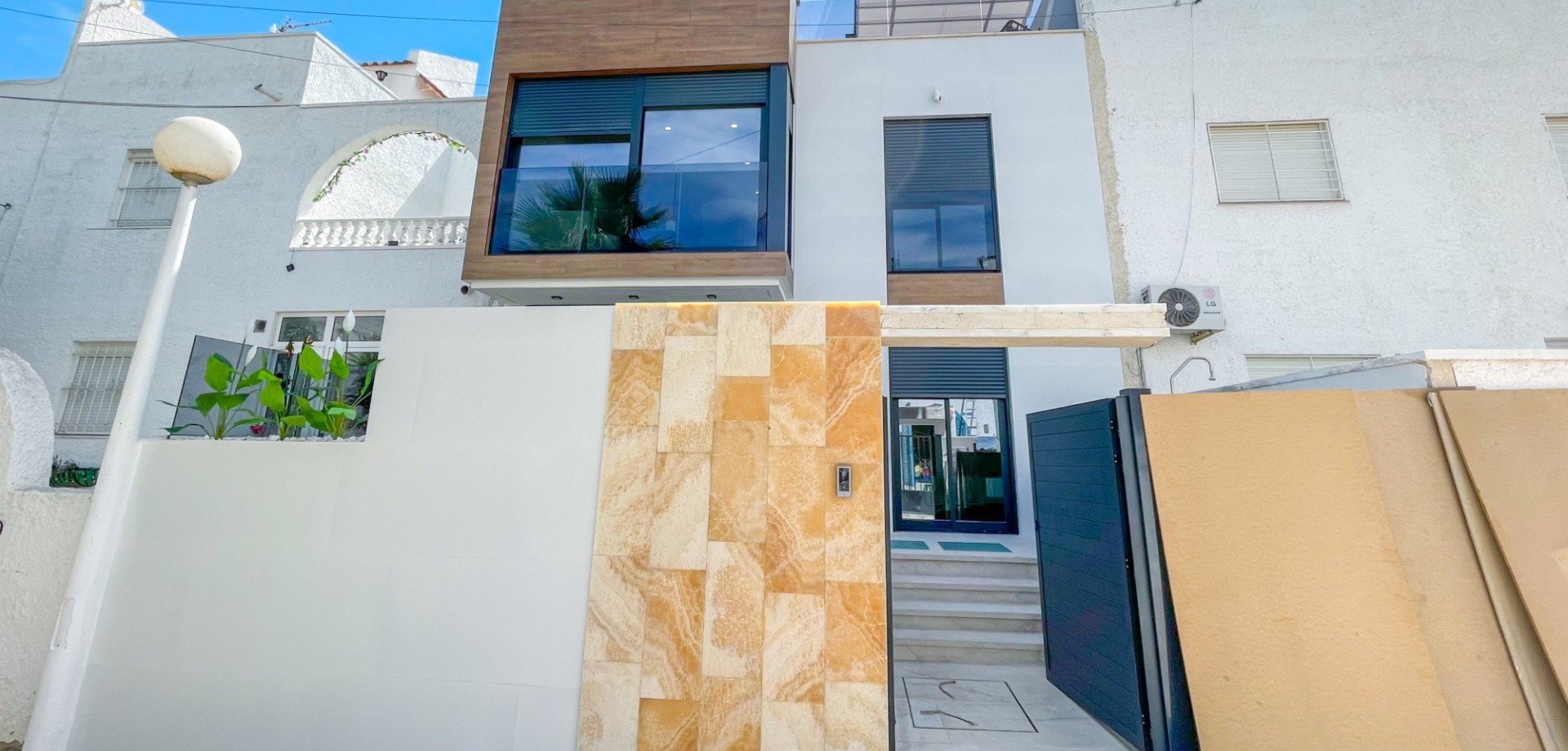 Townhouse à Torrevieja, Alicante, Espagne 3 chambres, 160 m2 No. 193755