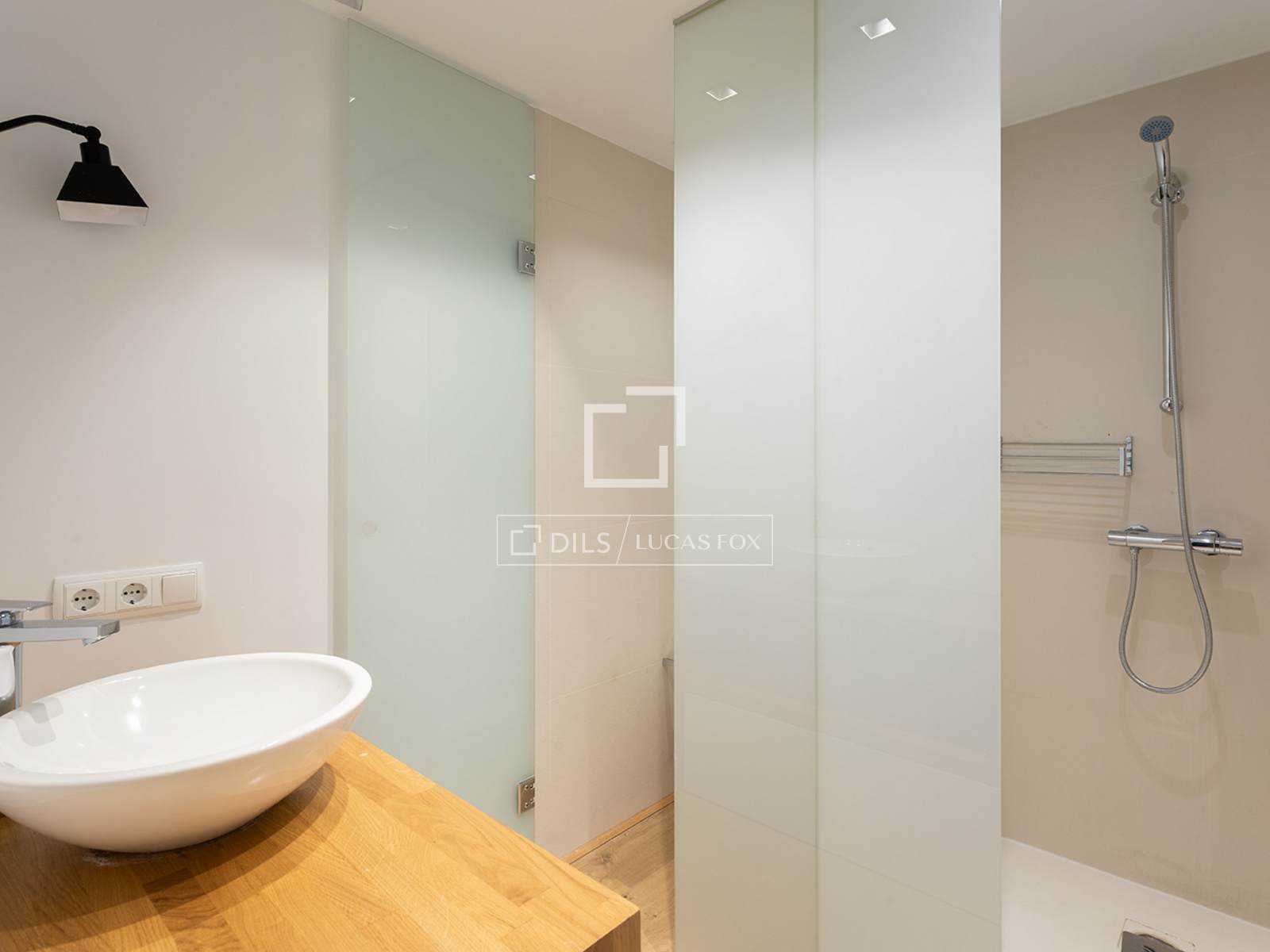 Apartment à Barcelona, Espagne 3 chambres, 103 m2 No. 192564