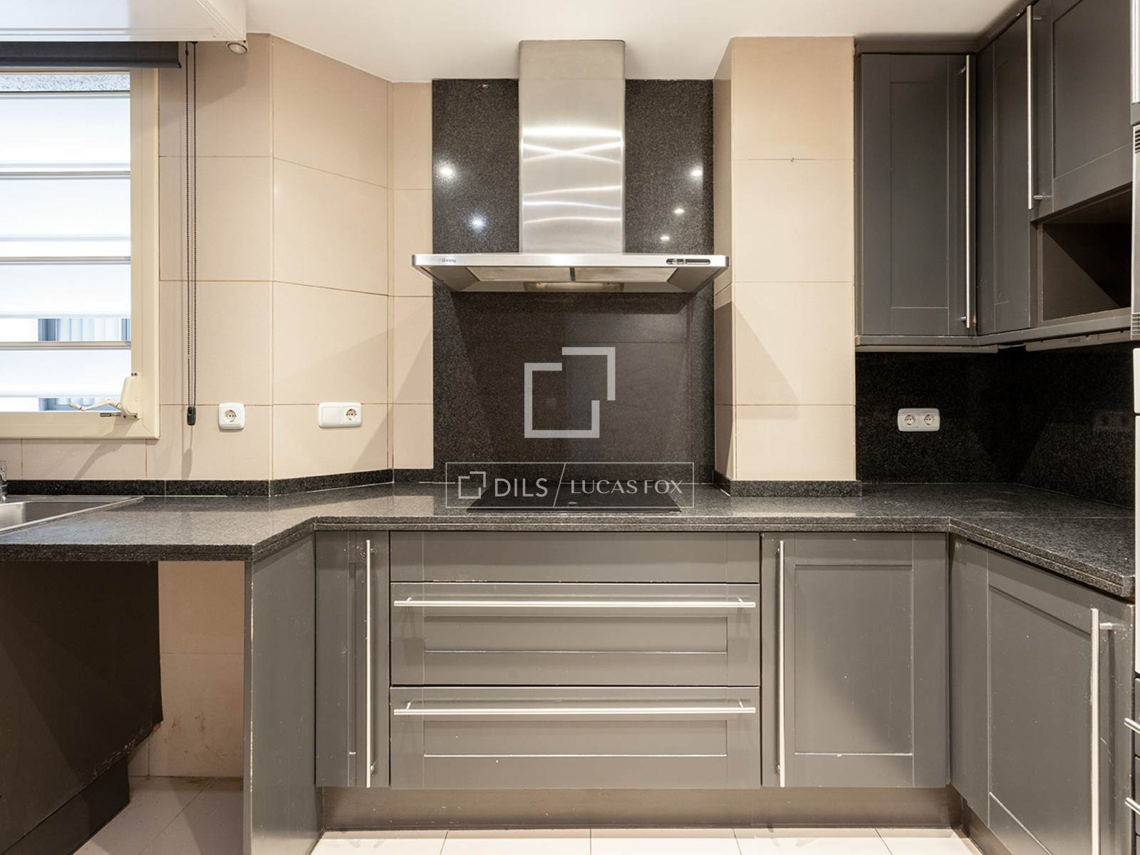 Apartment à Barcelona, Espagne 3 chambres, 103 m2 No. 192564