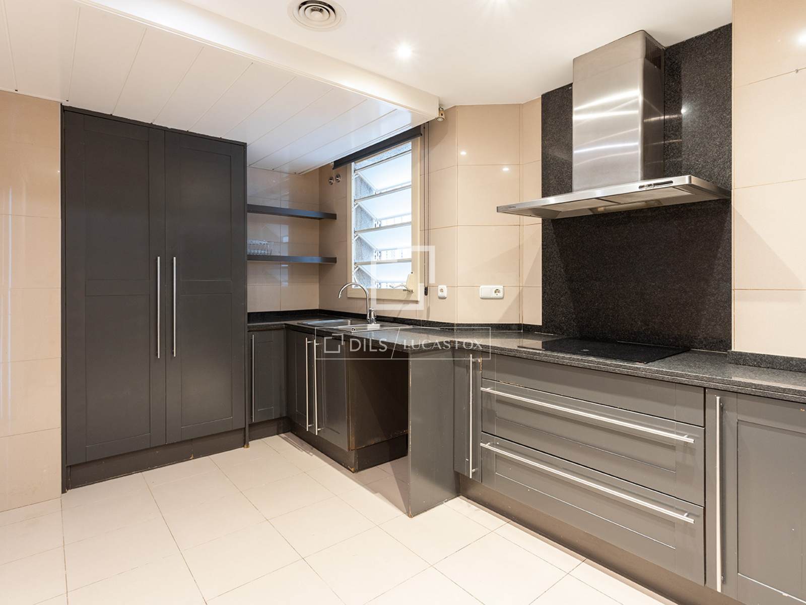 Apartment à Barcelona, Espagne 3 chambres, 103 m2 No. 192564