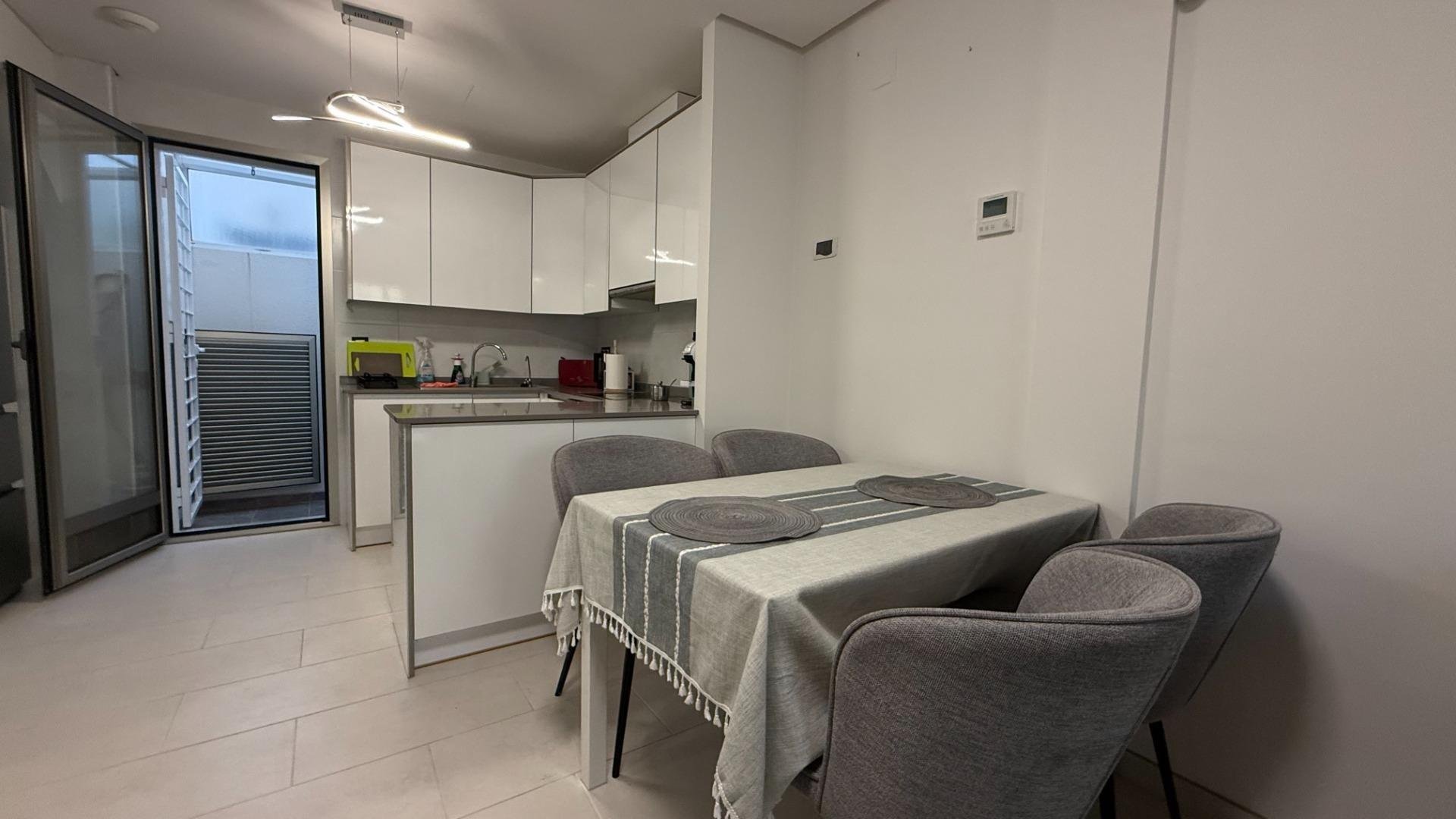 Apartamento en Torrevieja, Alicante, España 3 dormitorios, 99 m2 No. 144362