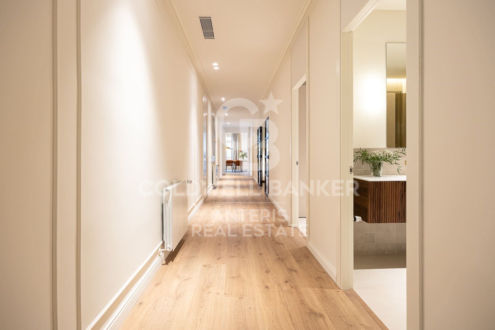 Apartament w Barcelona, Hiszpania 4 sypialnie, 231 mkw. nr 157181