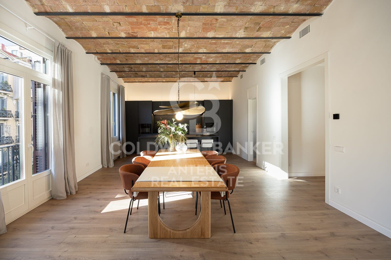 Apartament w Barcelona, Hiszpania 4 sypialnie, 231 mkw. nr 157181