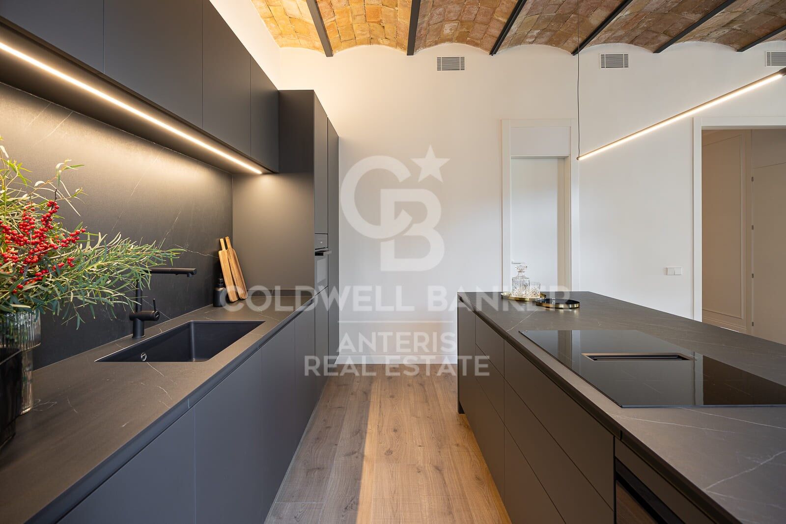 Apartament w Barcelona, Hiszpania 4 sypialnie, 231 mkw. nr 157181