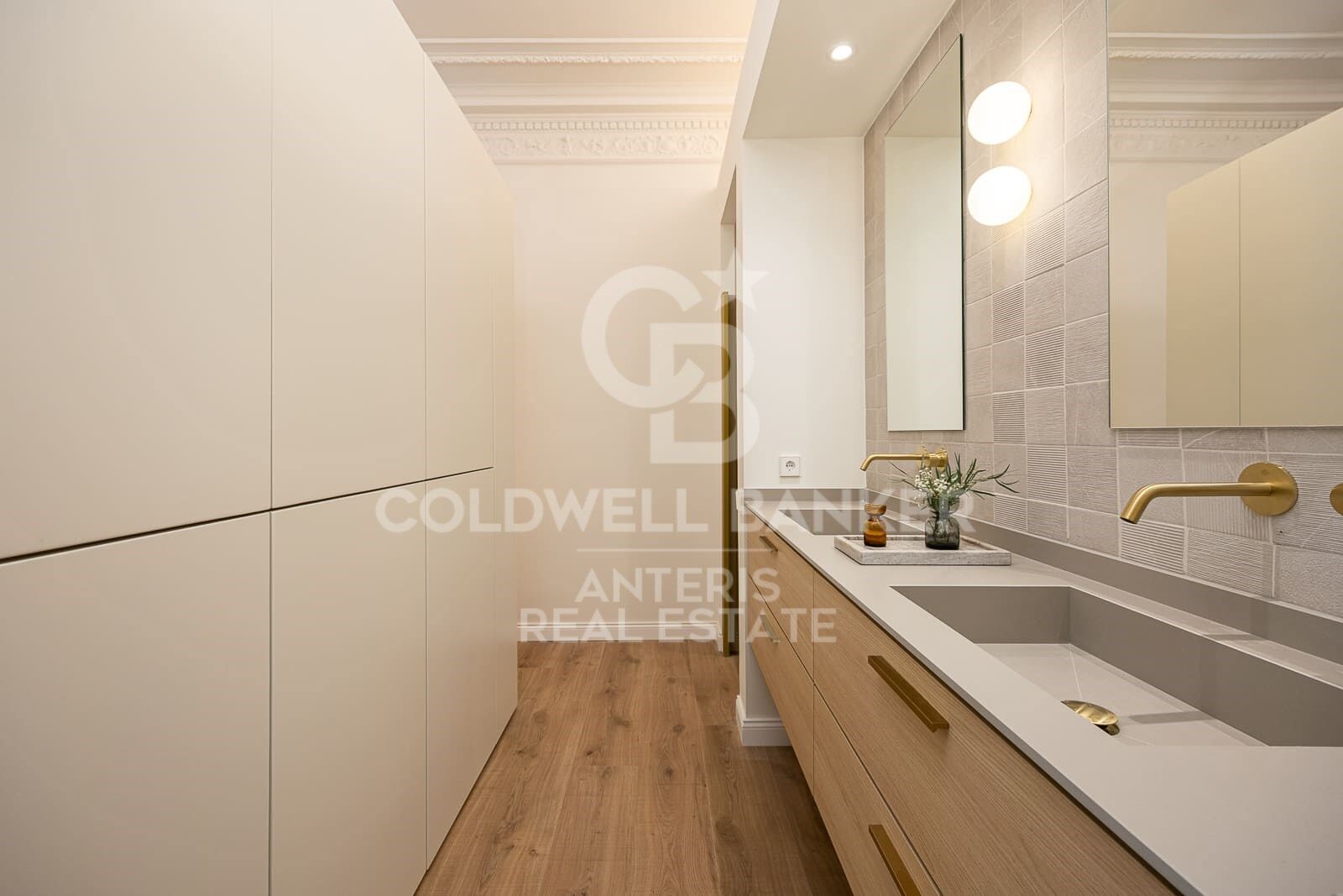 Apartament w Barcelona, Hiszpania 4 sypialnie, 231 mkw. nr 157181