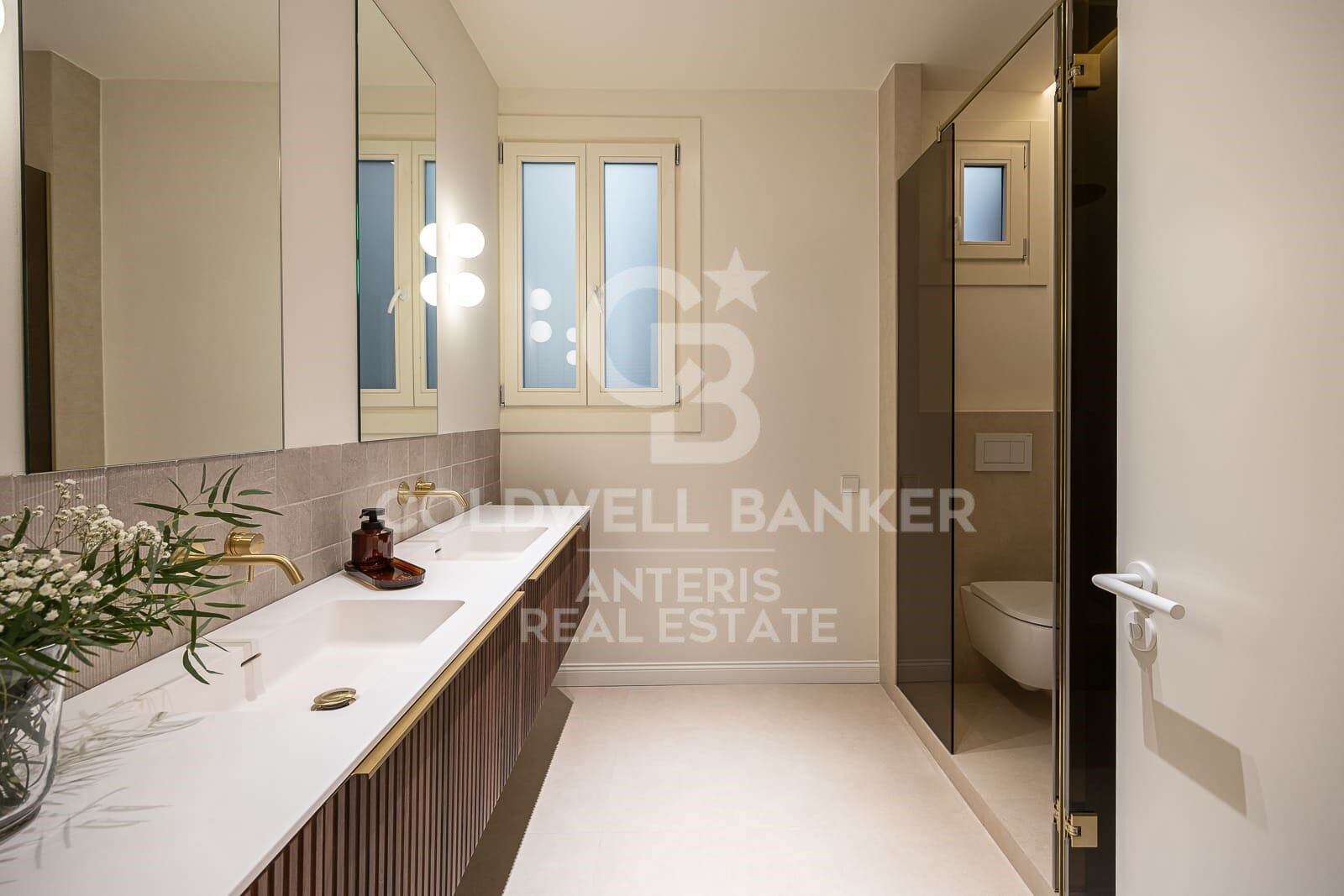 Apartament w Barcelona, Hiszpania 4 sypialnie, 231 mkw. nr 157181