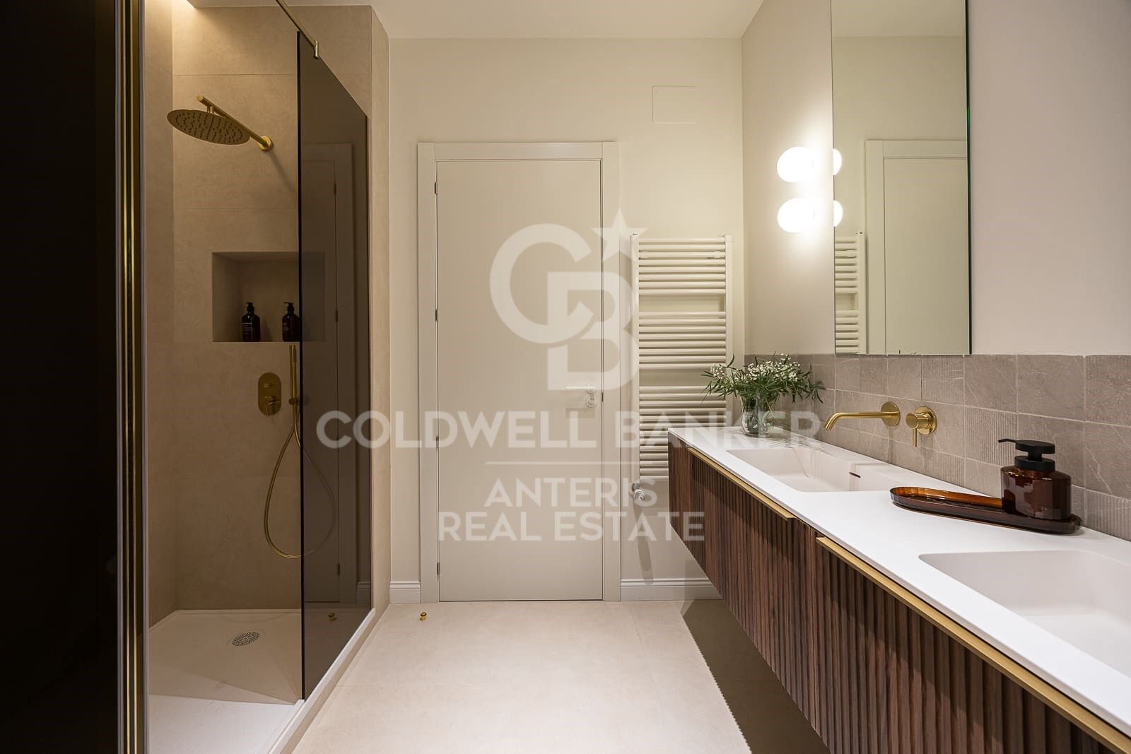 Apartament w Barcelona, Hiszpania 4 sypialnie, 231 mkw. nr 157181