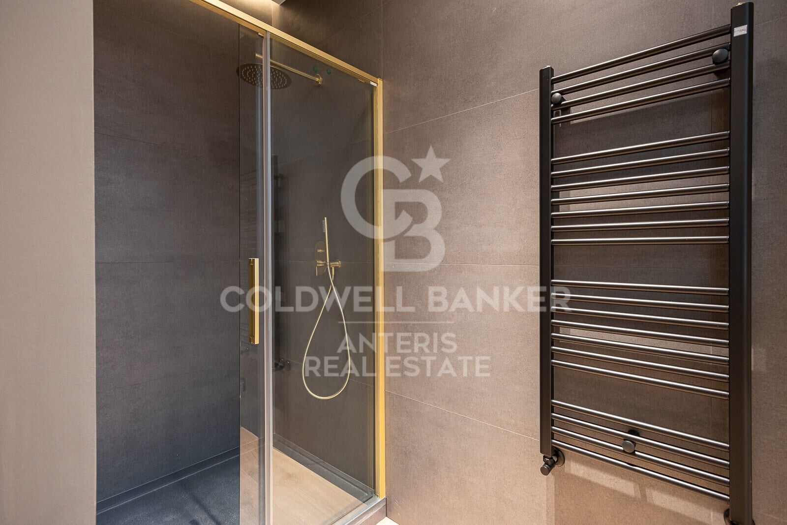 Apartament w Barcelona, Hiszpania 4 sypialnie, 231 mkw. nr 157181