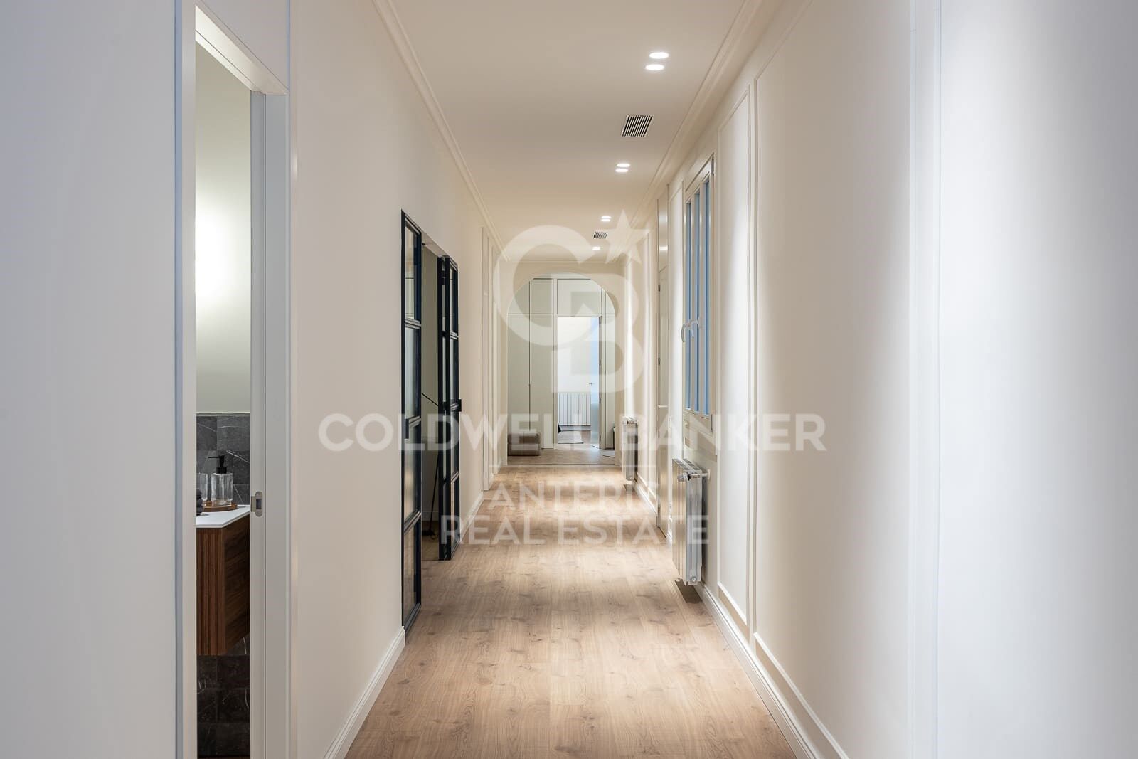Apartament w Barcelona, Hiszpania 4 sypialnie, 231 mkw. nr 157181
