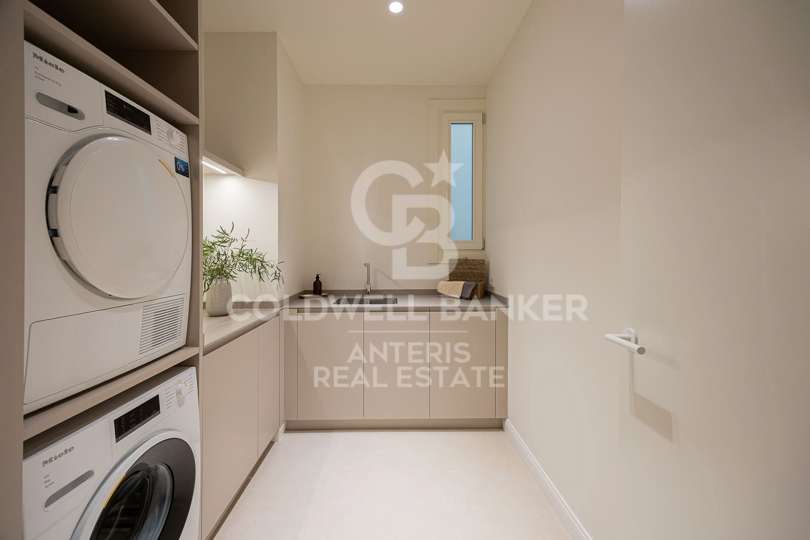 Apartament w Barcelona, Hiszpania 4 sypialnie, 231 mkw. nr 157181