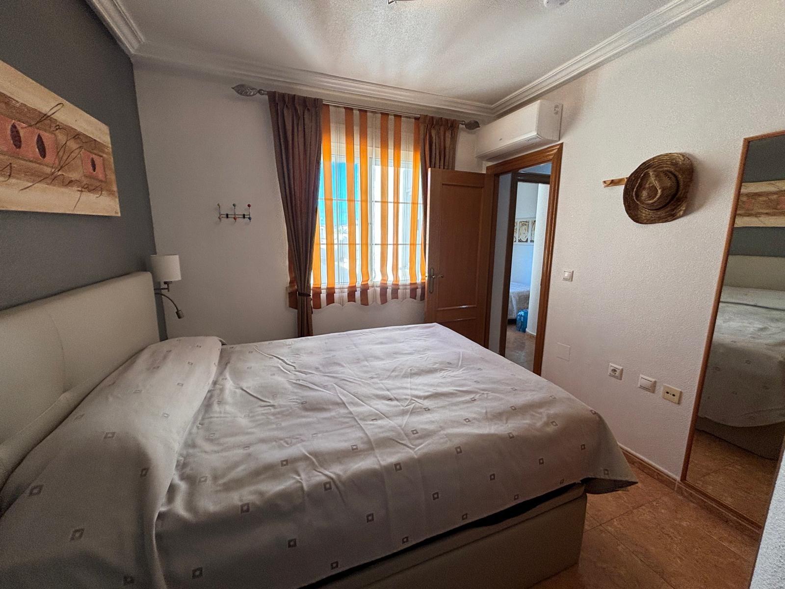 Apartment à Torrevieja, Alicante, Espagne 3 chambres, 95 m2 No. 156092