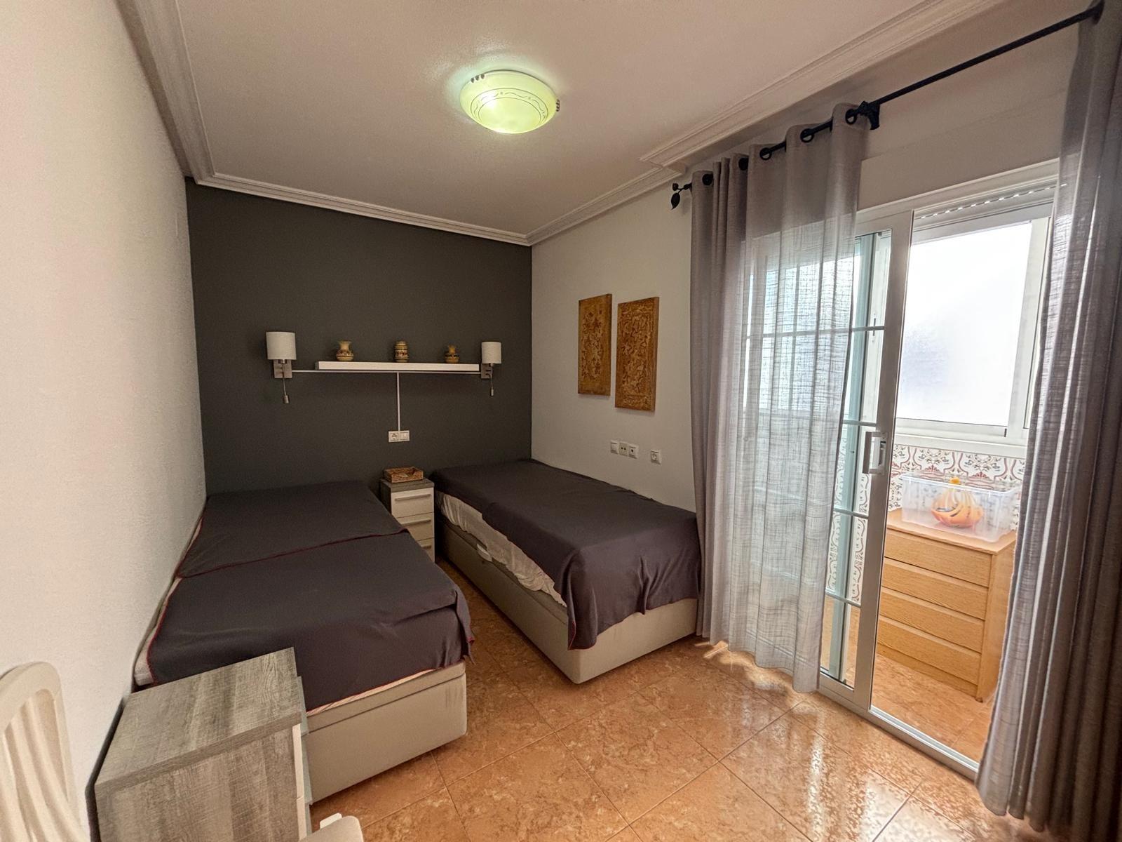 Apartment à Torrevieja, Alicante, Espagne 3 chambres, 95 m2 No. 156092