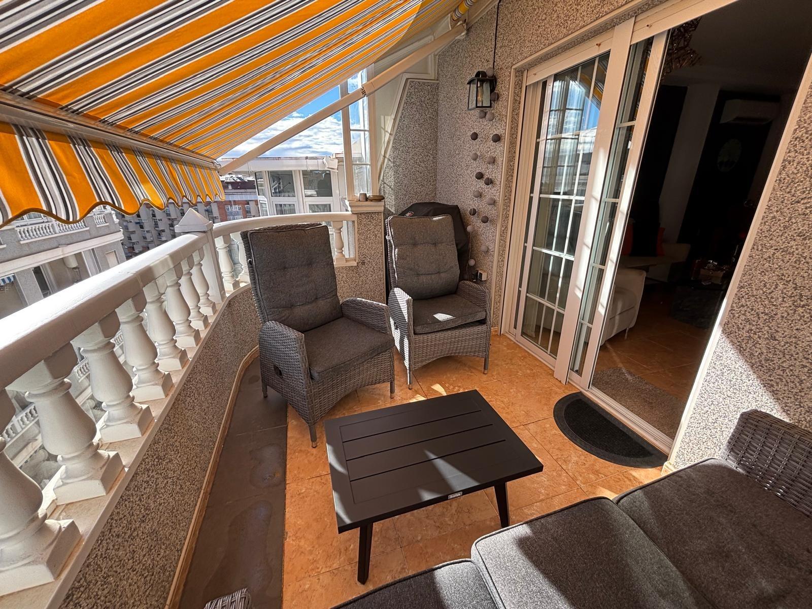 Apartment à Torrevieja, Alicante, Espagne 3 chambres, 95 m2 No. 156092