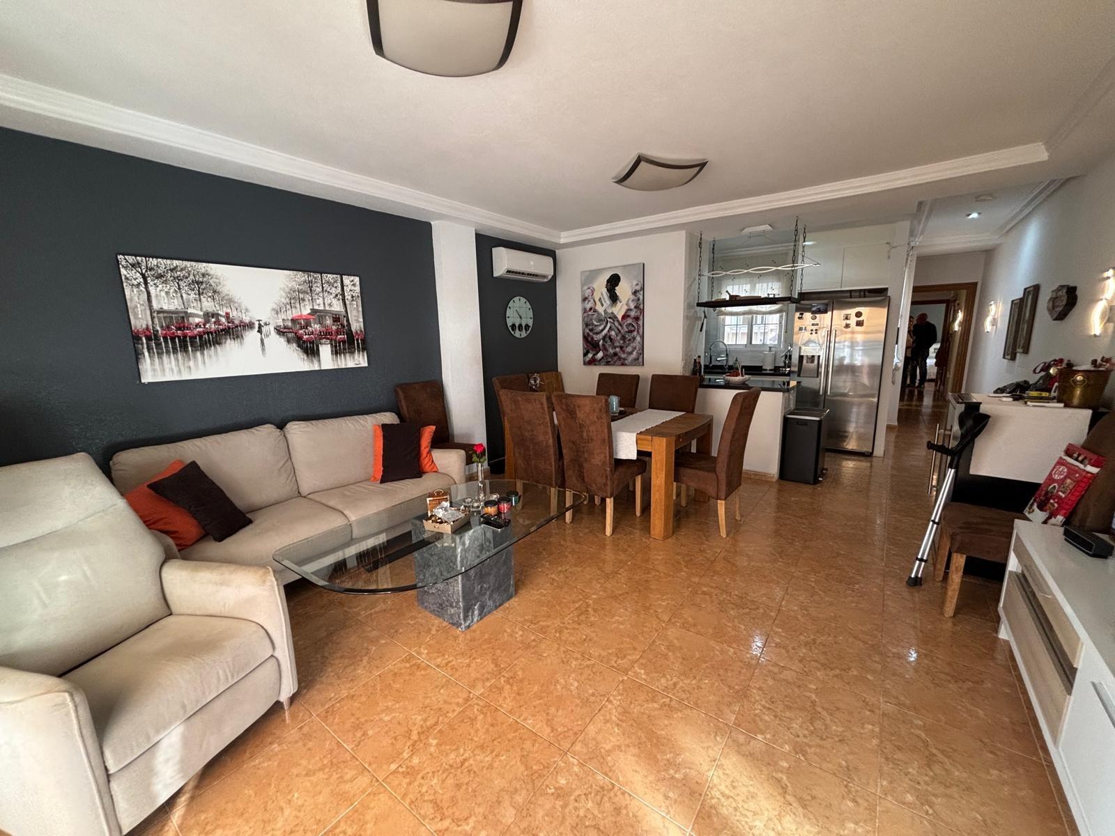 Apartment à Torrevieja, Alicante, Espagne 3 chambres, 95 m2 No. 156092