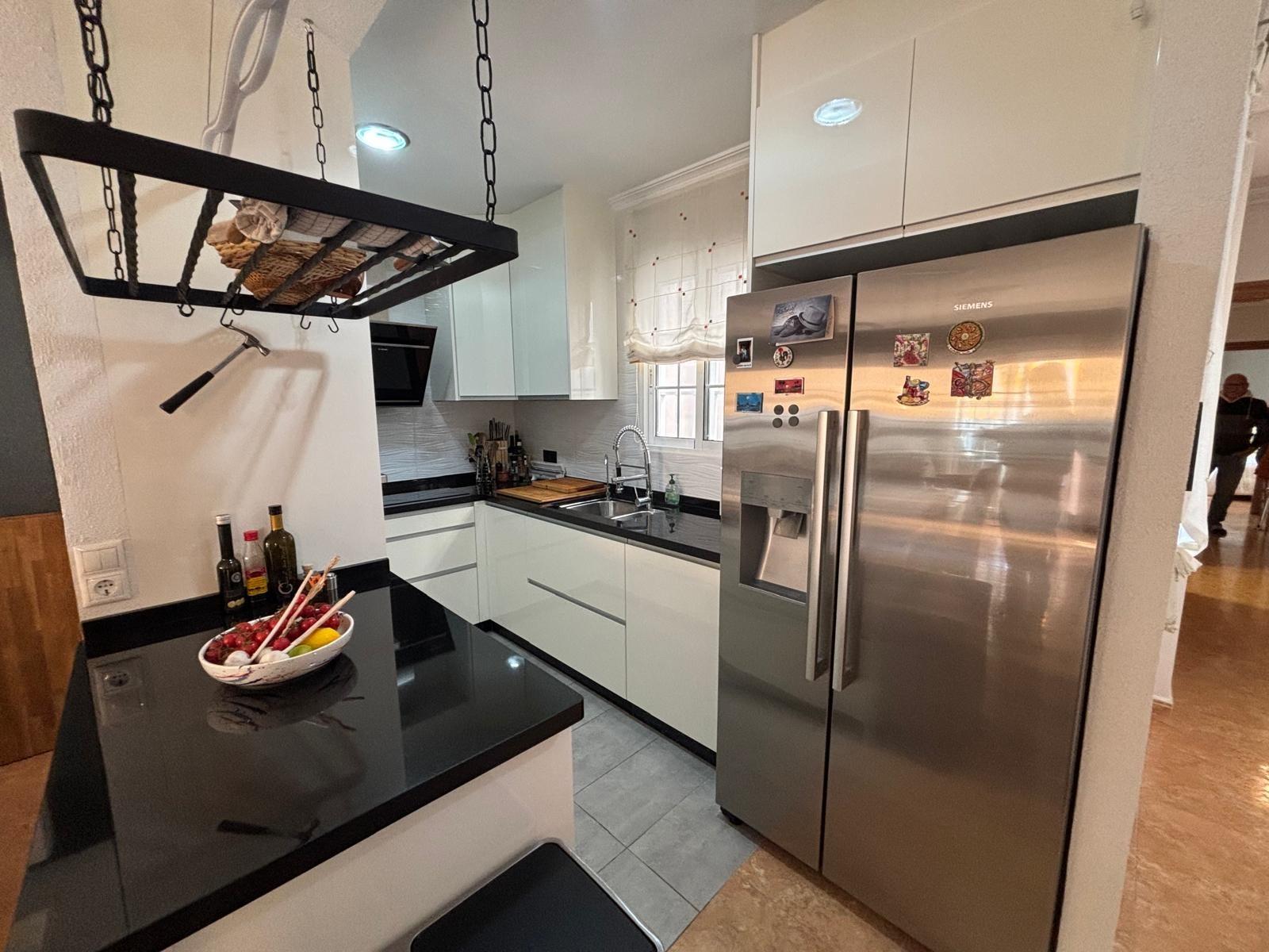 Apartment à Torrevieja, Alicante, Espagne 3 chambres, 95 m2 No. 156092