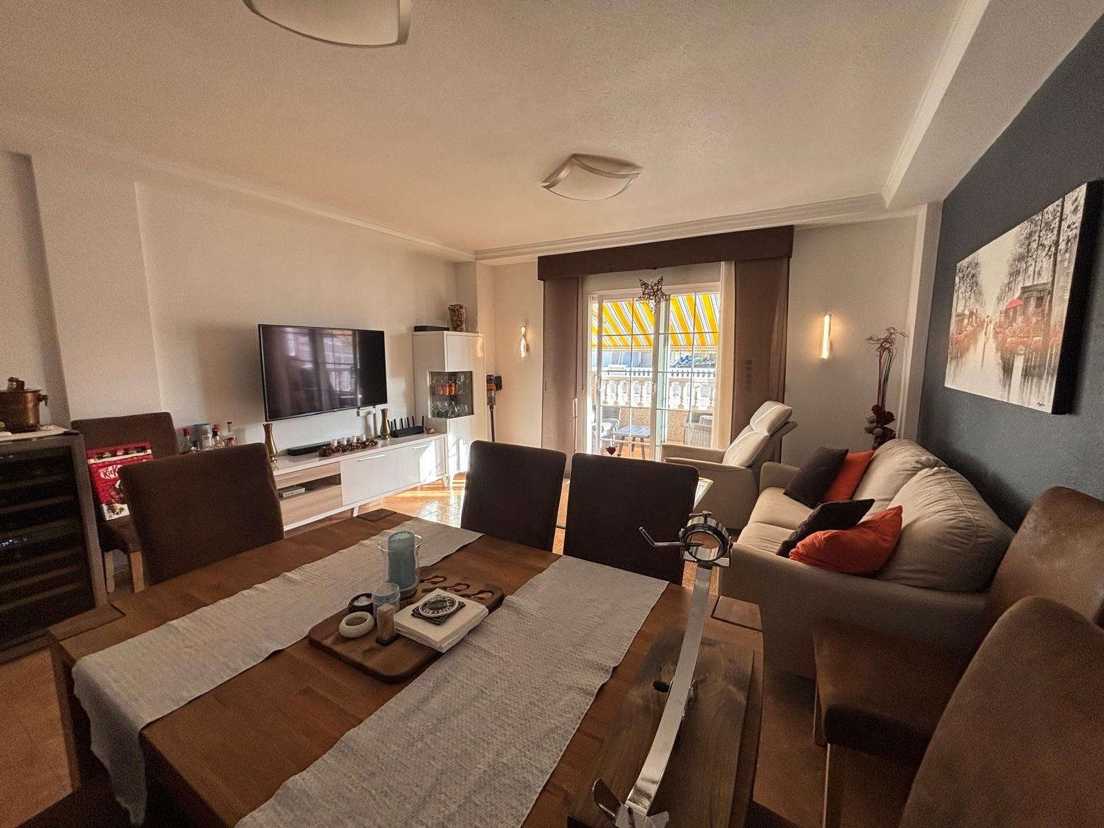 Apartment à Torrevieja, Alicante, Espagne 3 chambres, 95 m2 No. 156092