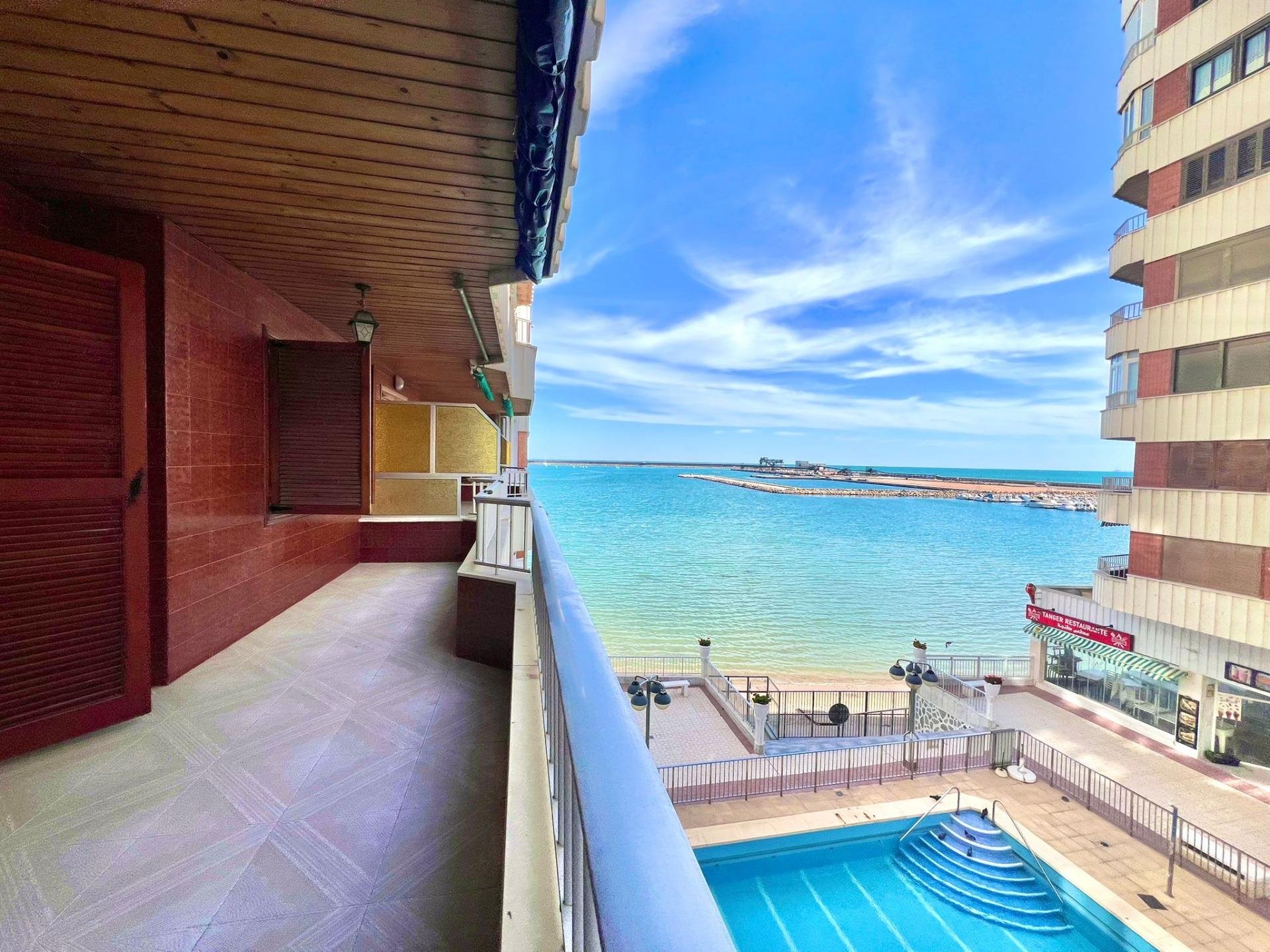 Appartamento a Torrevieja, Alicante, Spagna 3 camere da letto, 90 mq. N° 166014