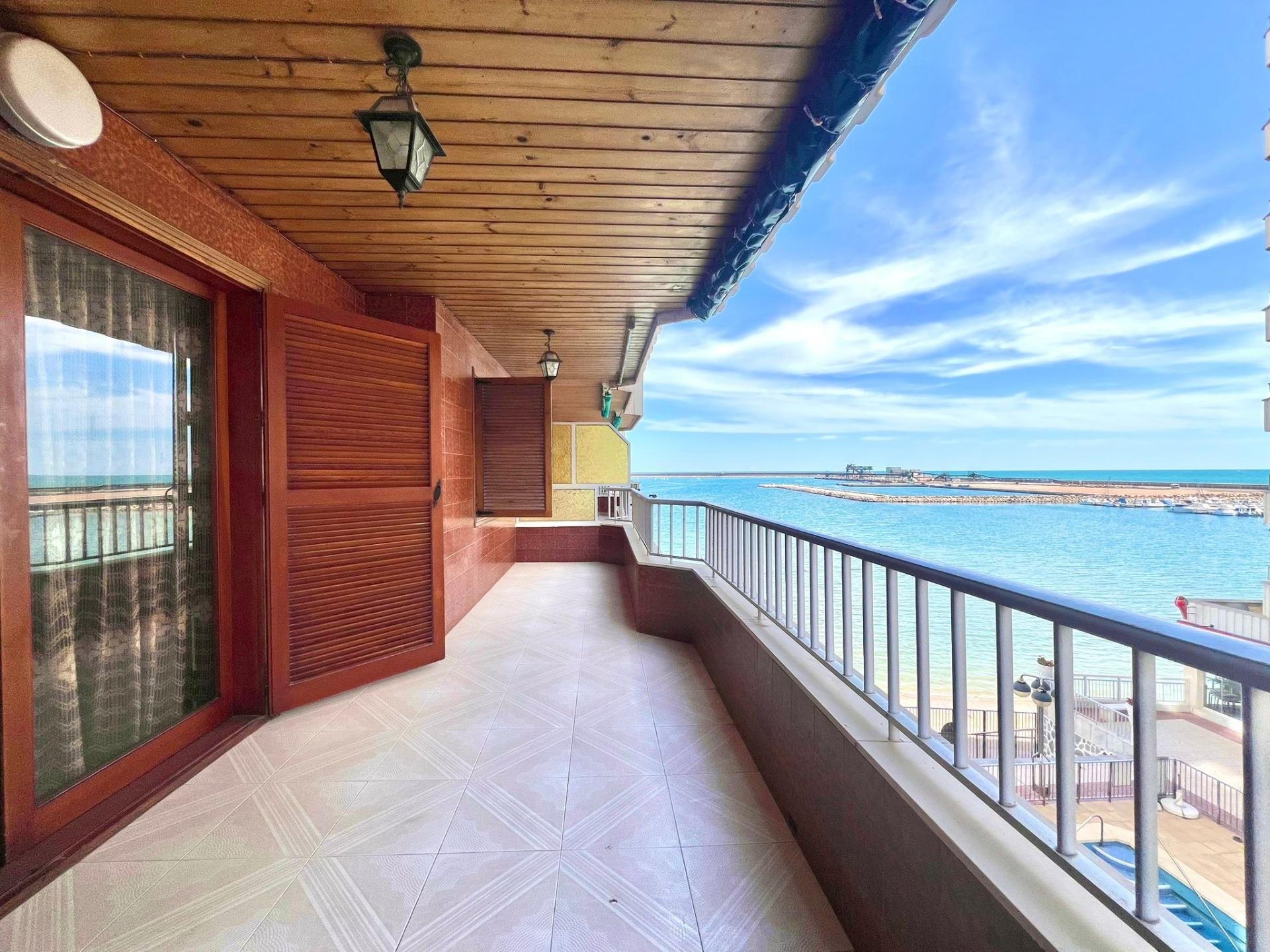 Appartamento a Torrevieja, Alicante, Spagna 3 camere da letto, 90 mq. N° 166014