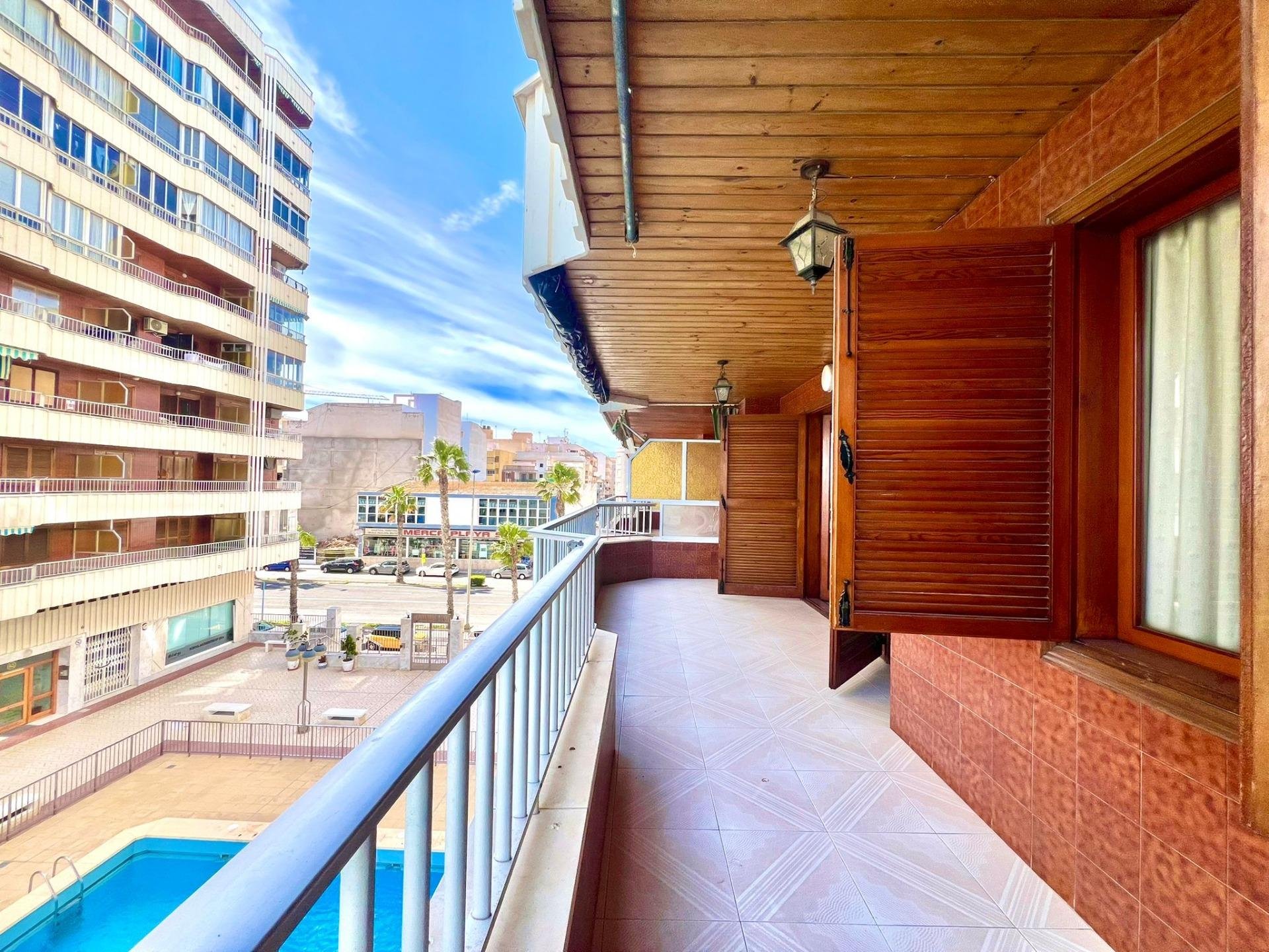 Appartamento a Torrevieja, Alicante, Spagna 3 camere da letto, 90 mq. N° 166014