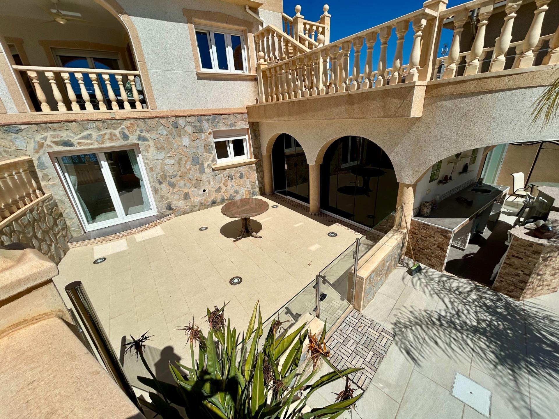 Huvila Ciudad Quesada, Alicante, Espanja 5 makuuhuonetta, 246.1 m2 No. 166015