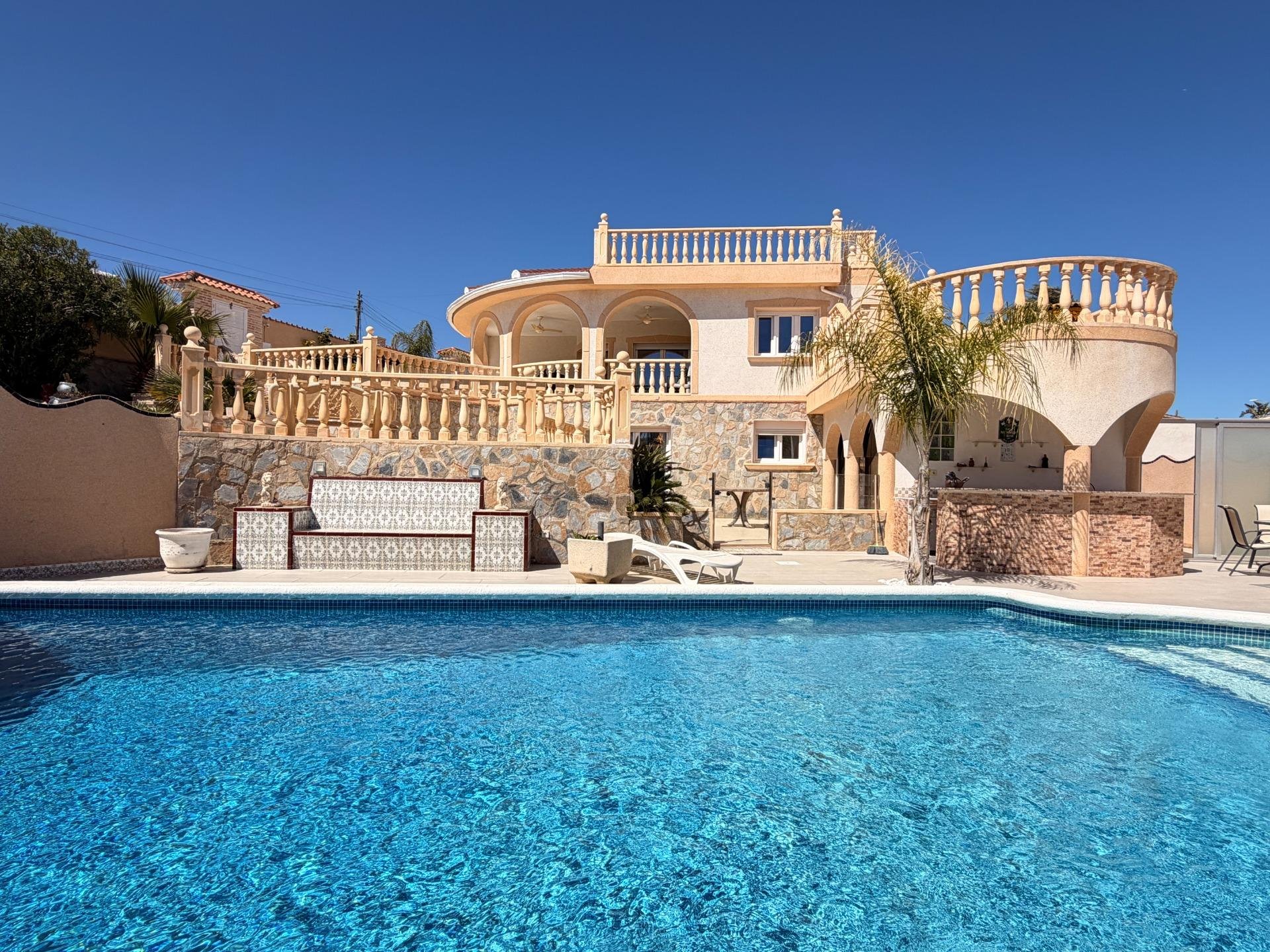 Huvila Ciudad Quesada, Alicante, Espanja 5 makuuhuonetta, 246.1 m2 No. 166015