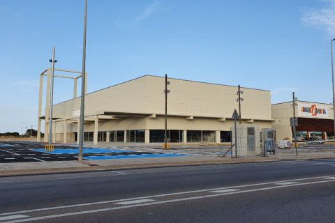Liikekiinteistö Vilanova i la Geltru, Barcelona, Espanja 3869 m2 No. 140905
