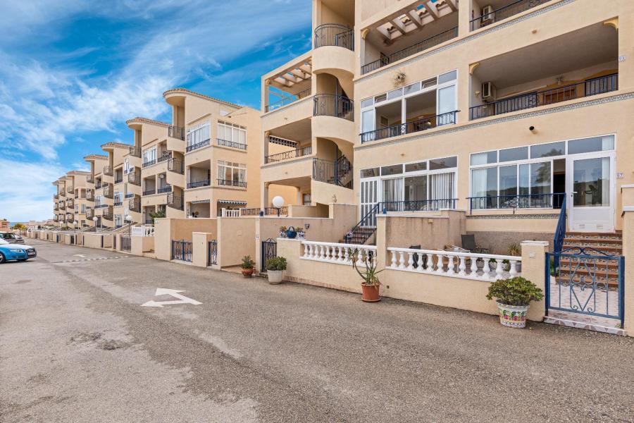 Apartment à Punta Prima, Alicante, Espagne 2 chambres, 65 m2 No. 183594