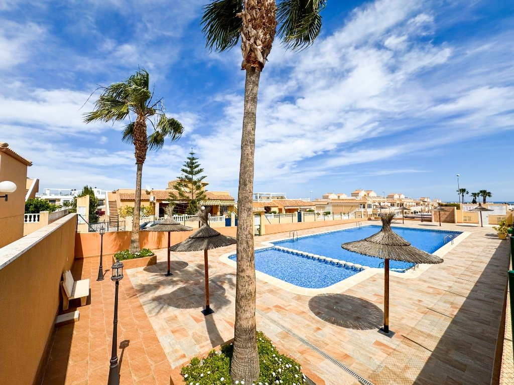 Apartment à Punta Prima, Alicante, Espagne 2 chambres, 65 m2 No. 183594