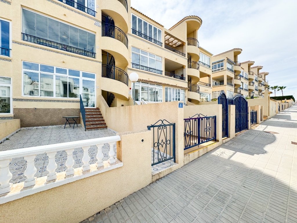 Apartment à Punta Prima, Alicante, Espagne 2 chambres, 65 m2 No. 183594