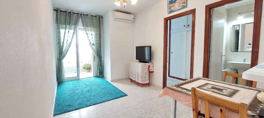 Apartment in Torrevieja, Alicante, Spain 2 bedrooms, 61 sq.m. No. 183592